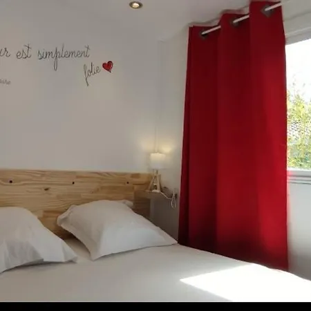 Au Pied Du Luberon *